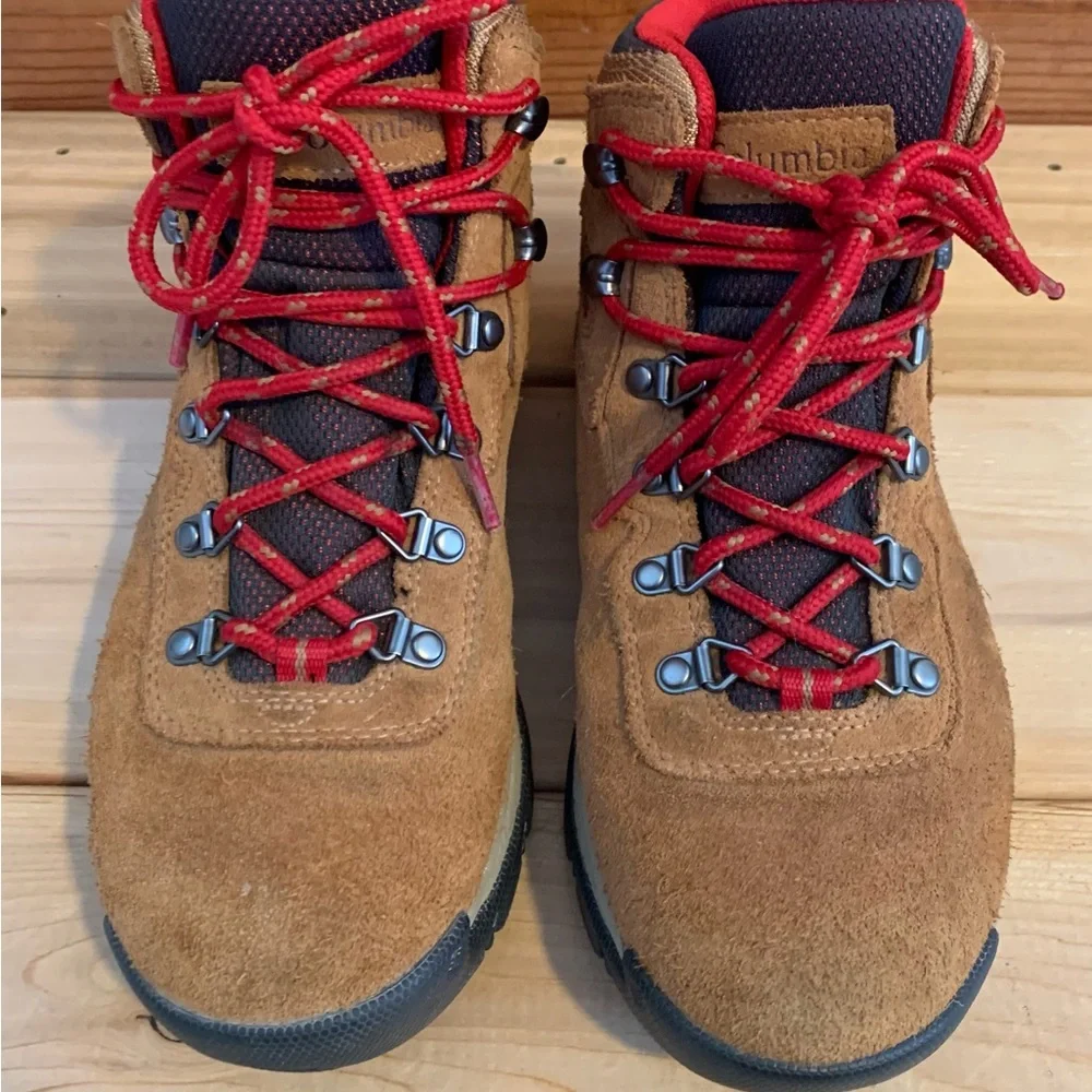 Columbia Newton Ridge waterproof woman’s hiking boots - Picture 7 of 9
